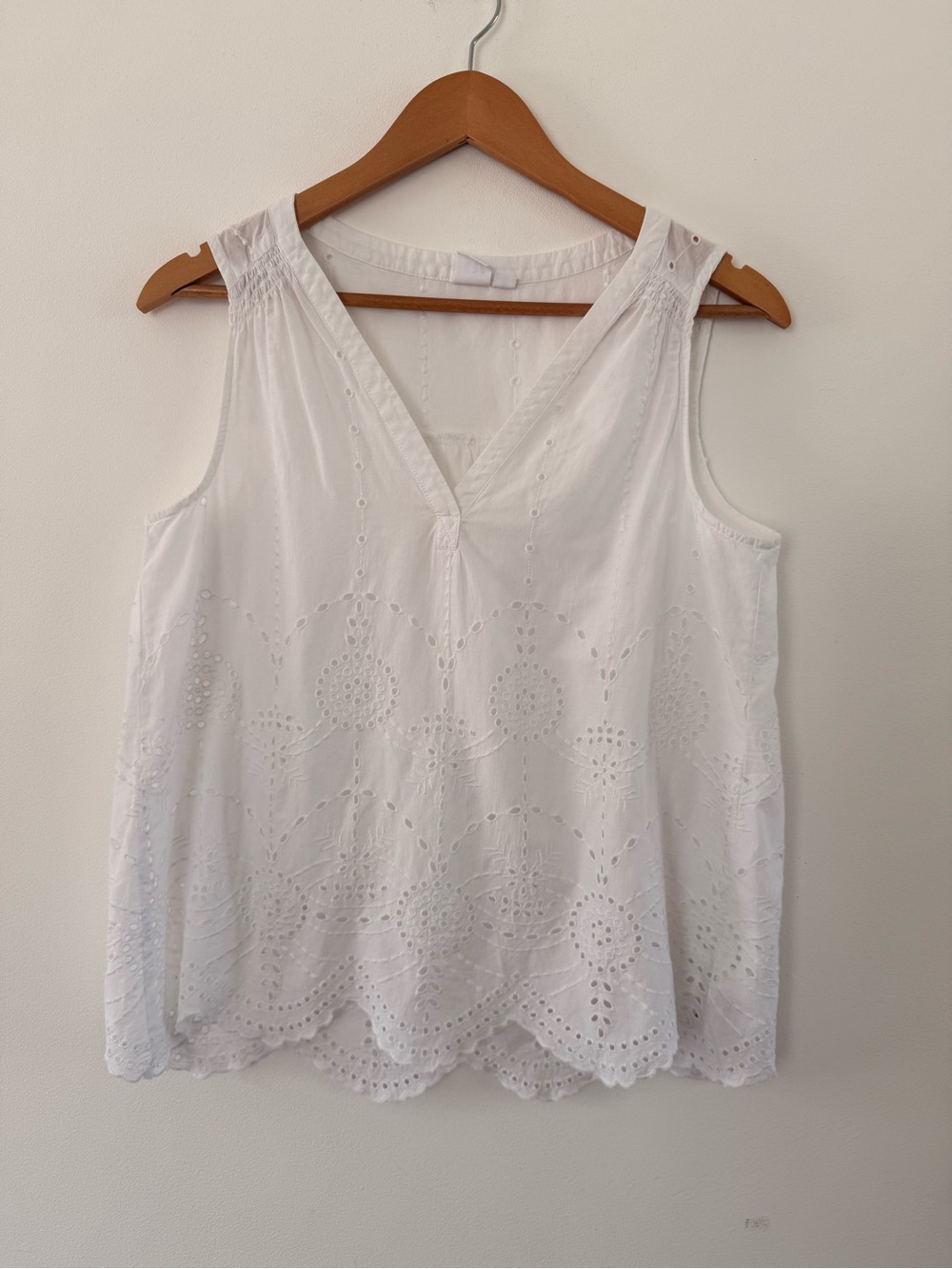 GAP Eyelet Embroidered Sleeveless Top White Cotton Scalloped Hem Cottagecore XS